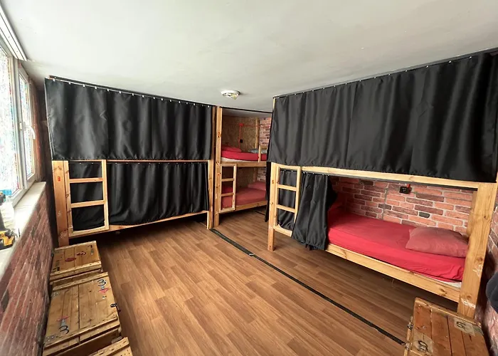 Lola Backpacker\'S Hostel